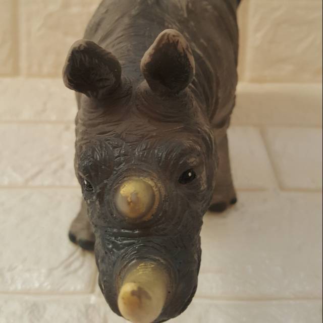 Mainan karet binatang