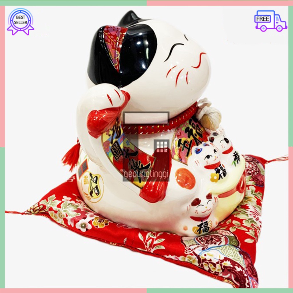 Pajangan Patung Hiasan Dekorasi Boneka Kucing Panggil Hoki Maneki Neko Maneko Neki Lucky Cat Rejeki Rezeki Keberuntungan Keramik Cina China Jepang Baterai Batrai Batre Listrik Tangan Gerak Goyang Hias Meja Etalase Toko Kantor Resto Cafe Kafe Murah Diskon