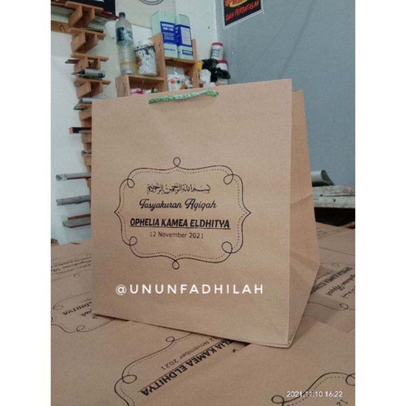 

PAPERBAG + SABLON, NASI KOTAK (25x23x28 cm)