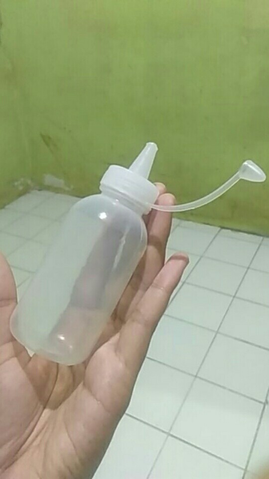 2pcs Botol Dispenser Saus / Kecap / Bumbu Masak Dengan Bahan Plastik Dan Ukuran 100ml