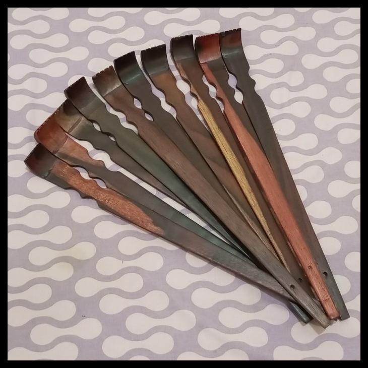 

ALAT PENGGARUK PUNGGUNG PANJANG/BAHAN KAYU KODE 590