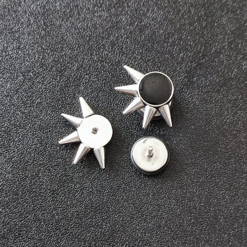 Anting Roda Metal Pria dan Wanita Titanium Hitam dan Putih