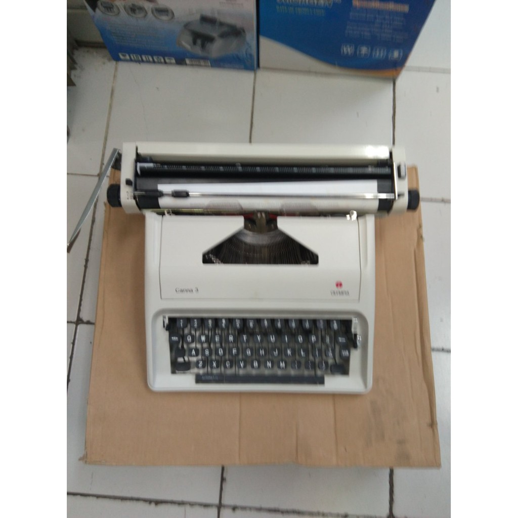 Mesin tik manual Olympia Carina 3 Berkualitas