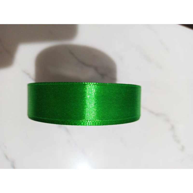 

1 roll pita satin 3/8inchi 2cm 25 yard hijau daun natal