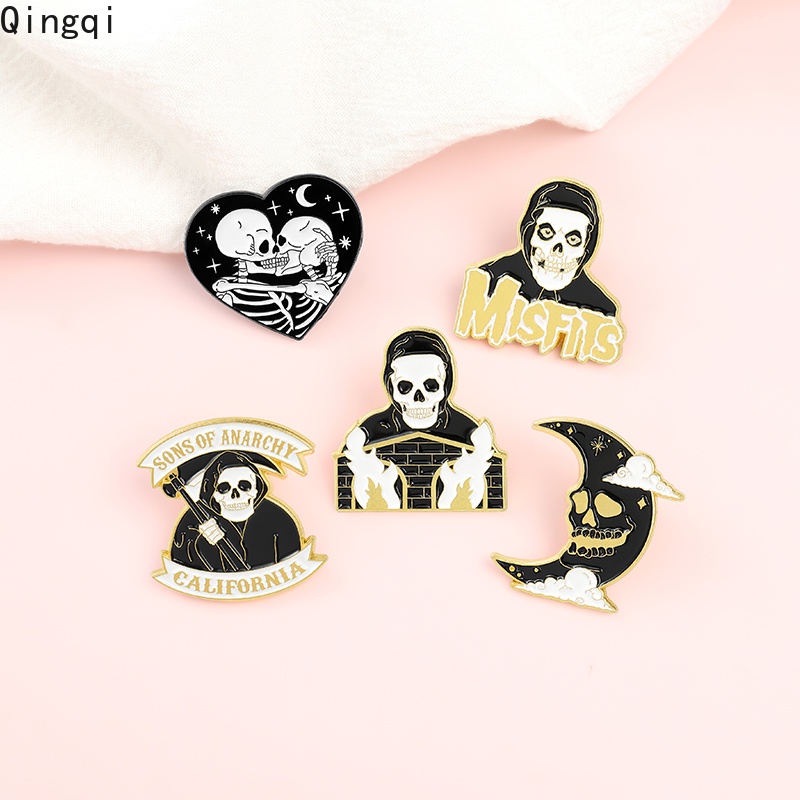 Bros Pin Enamel Desain Kartun Tengkorak Dagger Bulan Gelap Gaya Punk Gothic Untuk Hadiah Teman