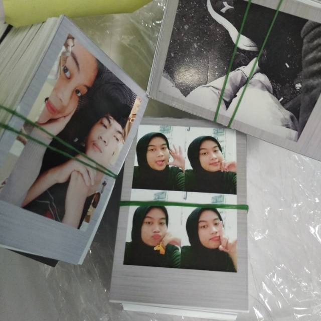 Foto polaroid persatu nya harga 250rupiah 1000foto 215000rb