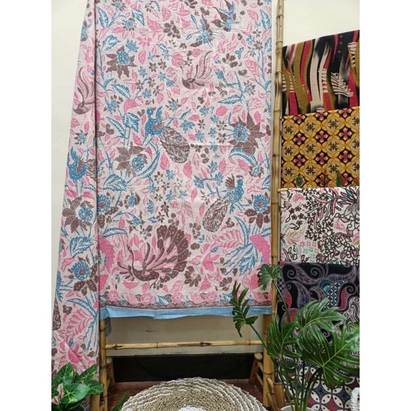 Kain batik solo tiga negri pink putih