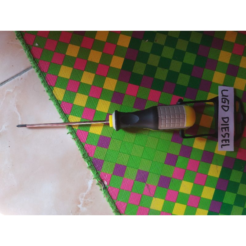 obeng min plus kecil