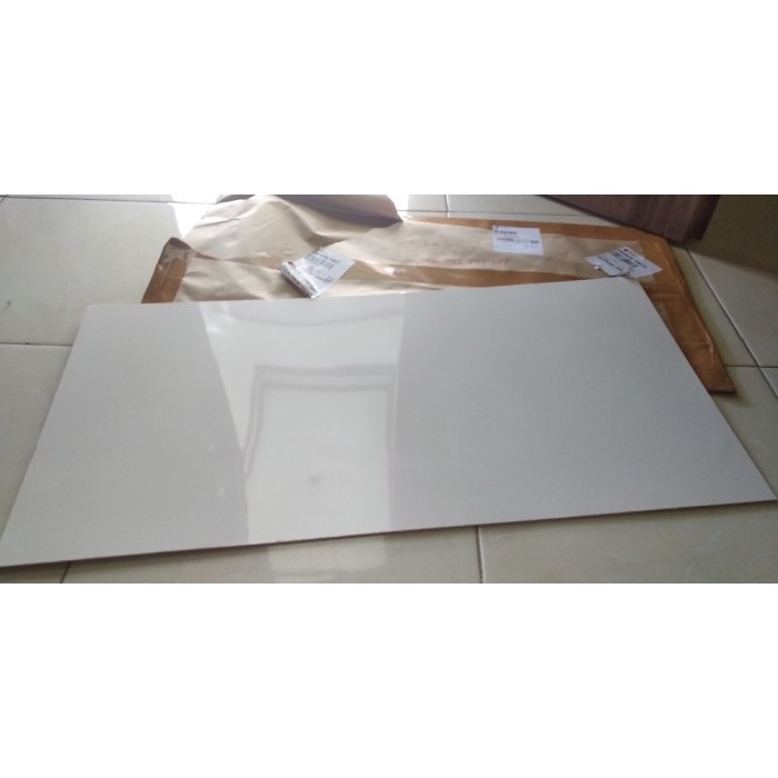 Triplek/Multiplek melamin putih glossy 3mm (100x80)cm, melamin plywood