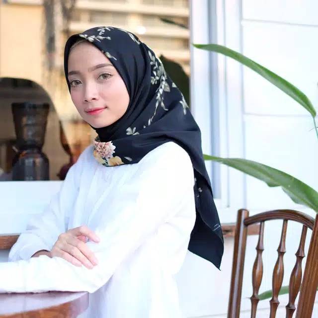 HIJAB CANTIK TREND TERBARU JILBAB SEGI EMPAT BARU ORI ORIGINAL BLACK 02