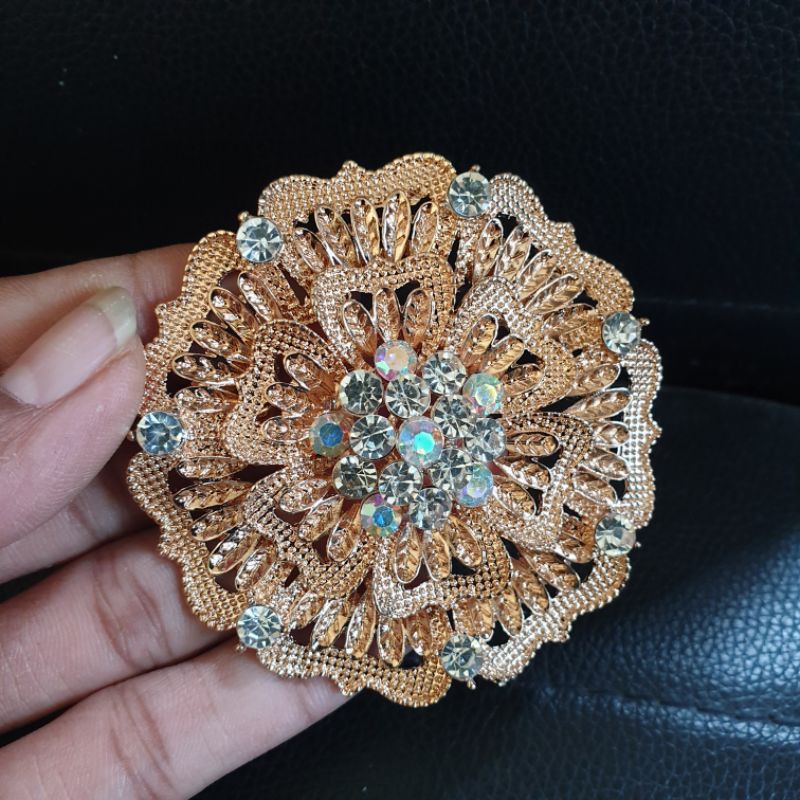 bross Ukuran besar gold