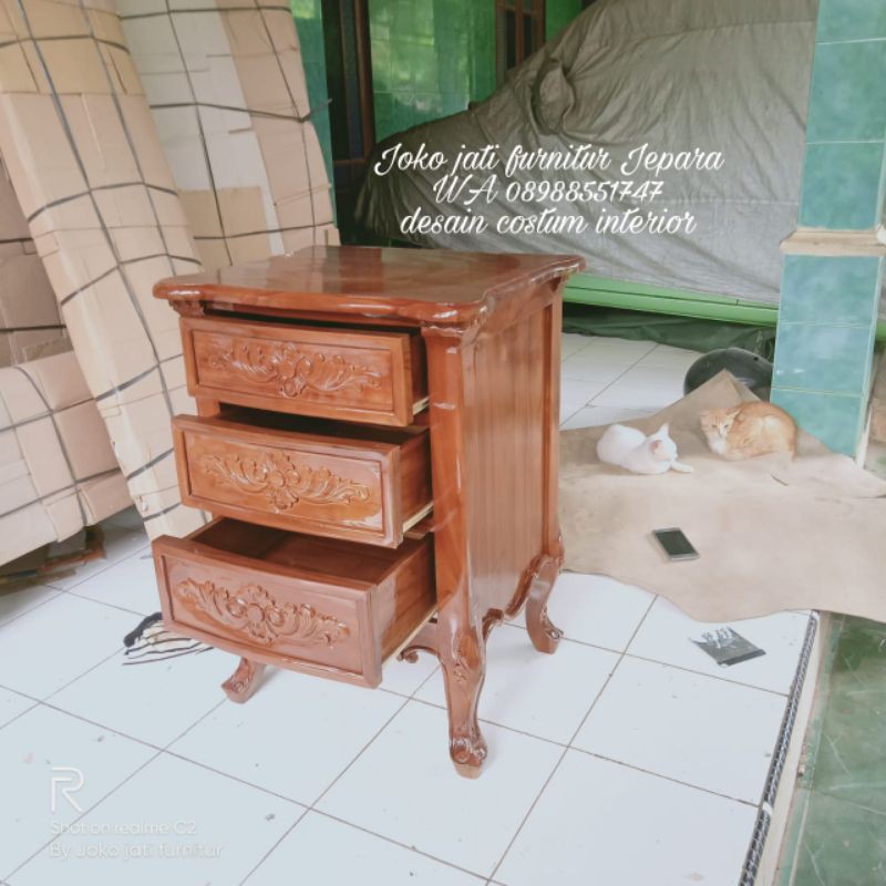 nakas kayu jati Jepara/nakas ukir