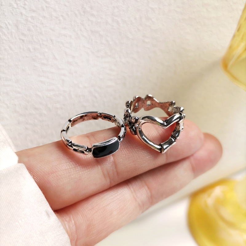 Cincin Bentuk Hati Model Hollow Warna Hitam Gaya Retro