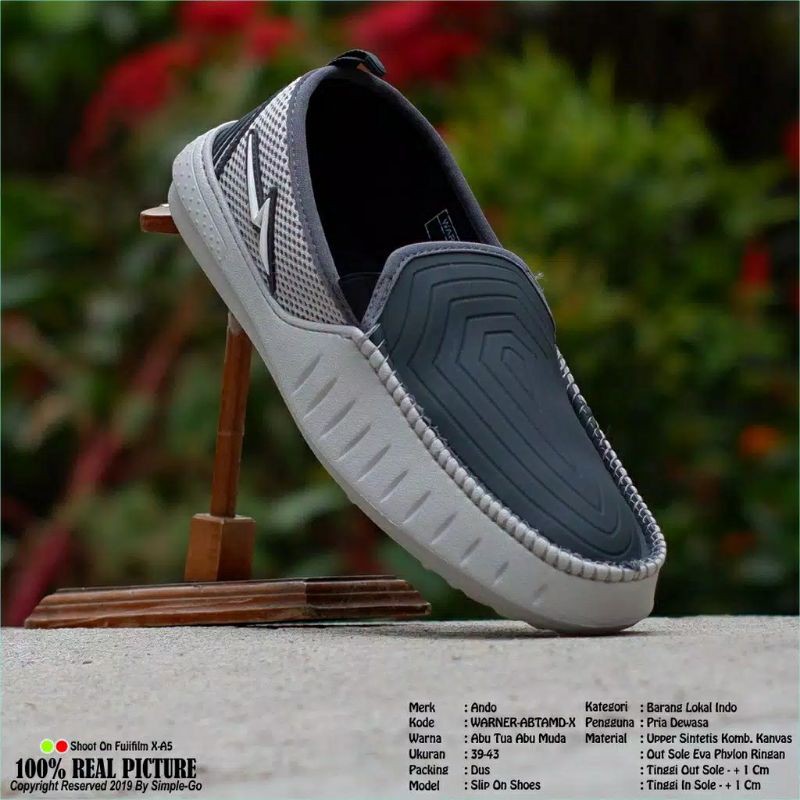 Sepatu Slip On Ando Warner