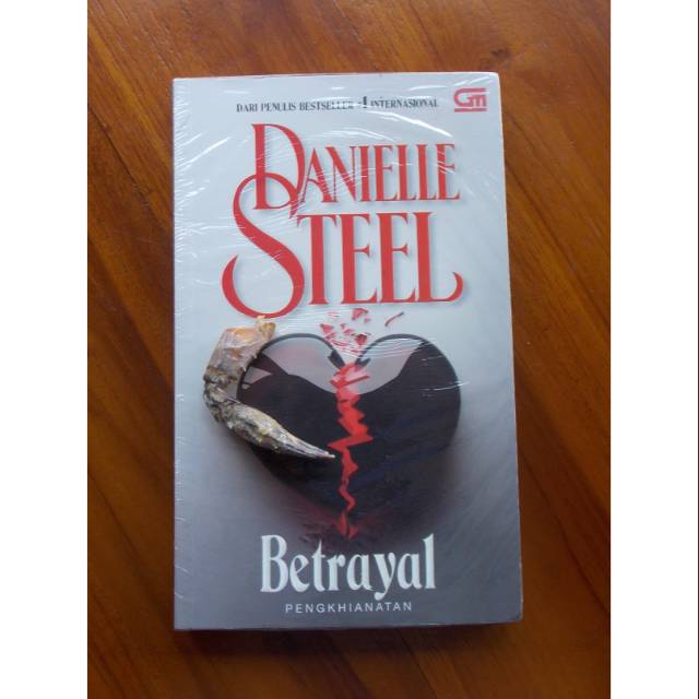 novel betrayal pengkhianatan Daddy oleh danielle steel