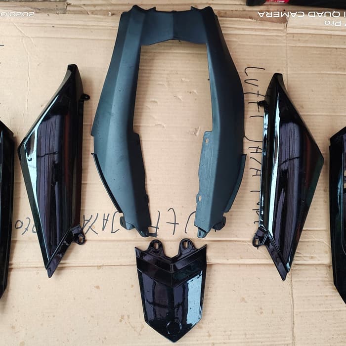 cover body full Vixion new KS NVL warna hitam Vixion new