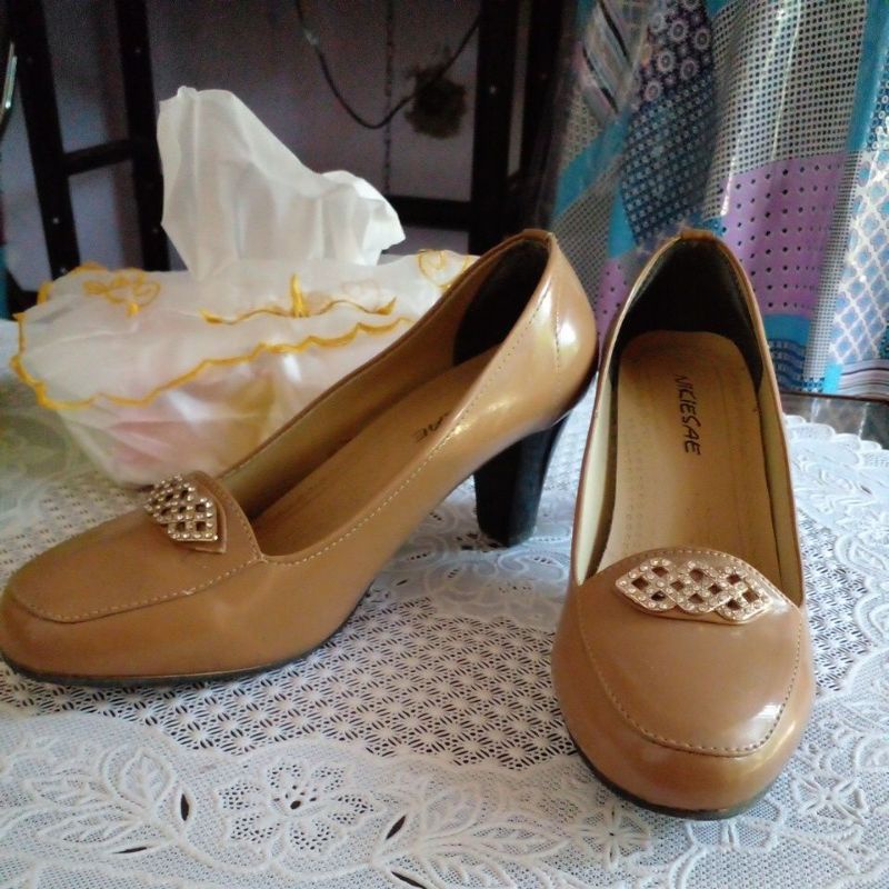 SEPATU KERJA WANITA PRELOVED