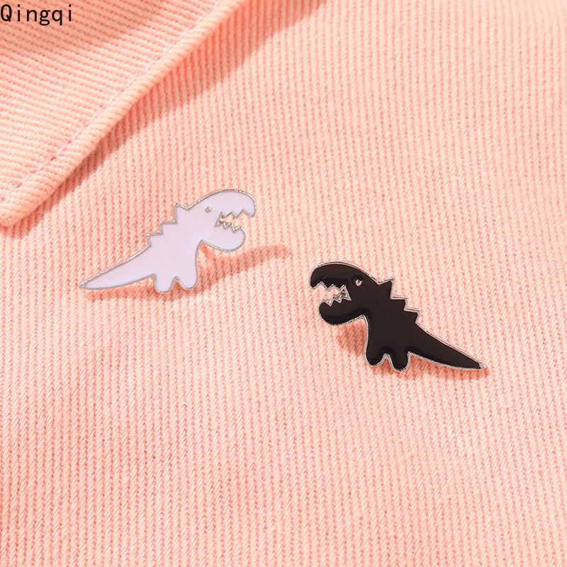 Bros Pin Enamel Bentuk Kartun Dinosaurus Warna Hitam Putih Untuk Anak