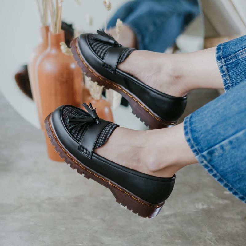 Dianable Luna Docmart Sepatu Wanita