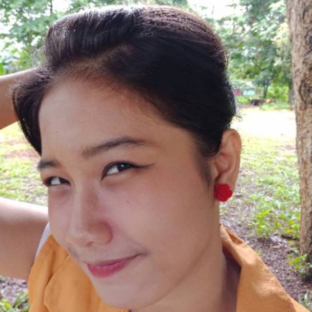 Anting bunga mawar