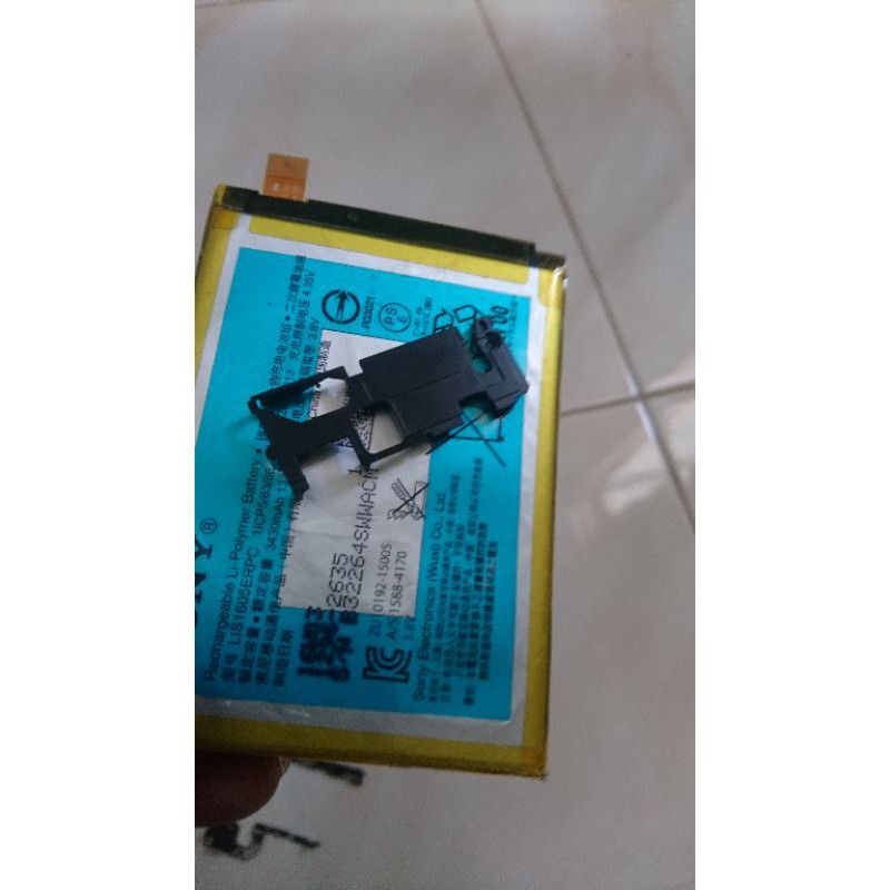 Frame/bracket flexible connector Cas sony Z5 premium