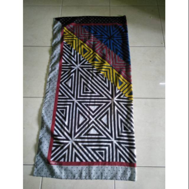 Preloved hijab segi empat deenay