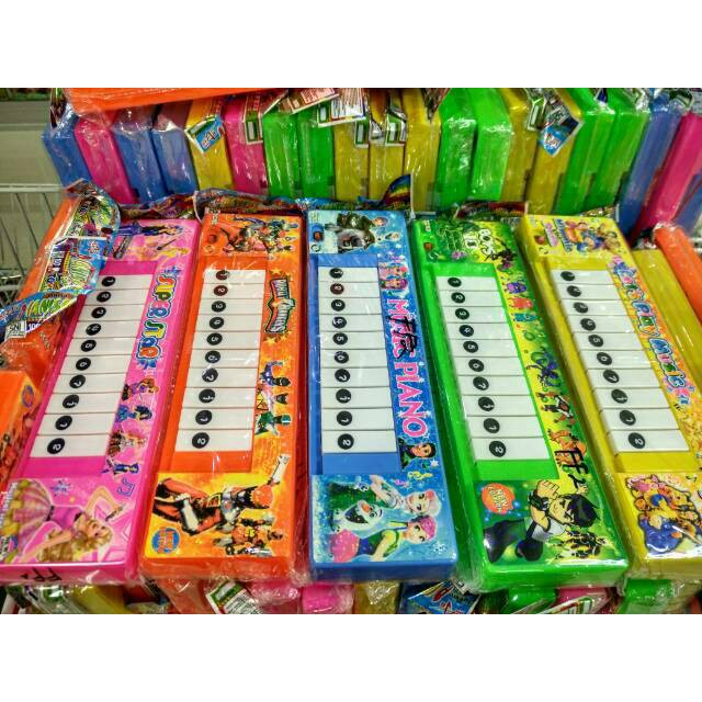 Piano anak gambar karakter lucu