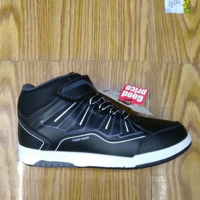 Sepatu sekolah hitam aerostreet.