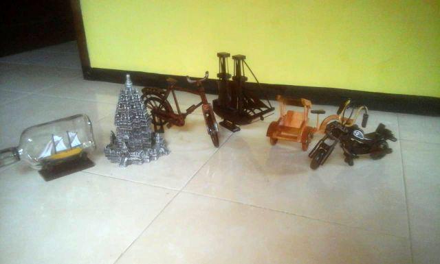 (bisa Cod) Pajangan Miniatur Kapal Pinisi Dewaruci Dalam Botol Besar 19x10x4 Cm Dekorasi Rumah