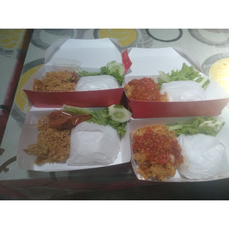 

NASI + FRIED CHICKEN GEBUK