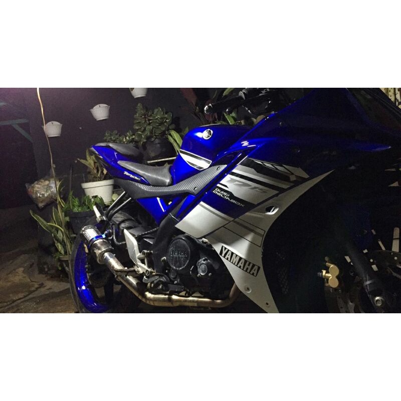 striping sticker  standar yamaha R15 V2 body hitam putih