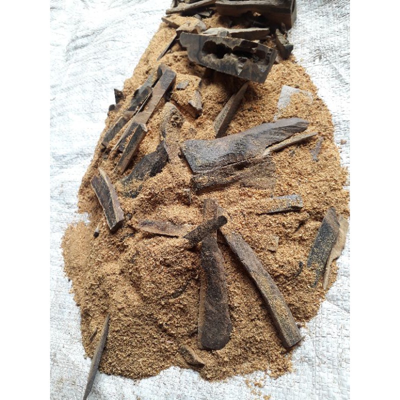 limbah kayu gaharu dan serbuk gaharu