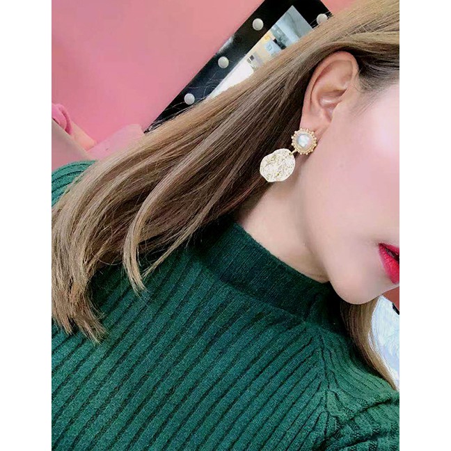 LRC Anting tusuk Fashion Golden Pearl Geometric Irregular Metal Plate Earrings D80662