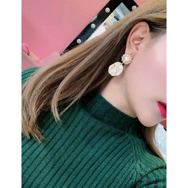 LRC Anting tusuk Fashion Golden Pearl Geometric Irregular Metal Plate Earrings D80662