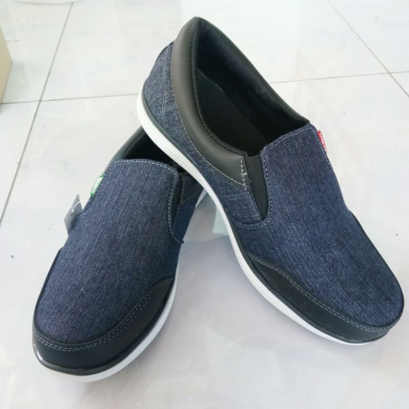 Sepatu slipon sepatu kasual