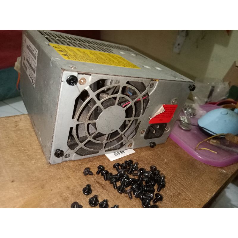 Baut PSU pada Casing PC