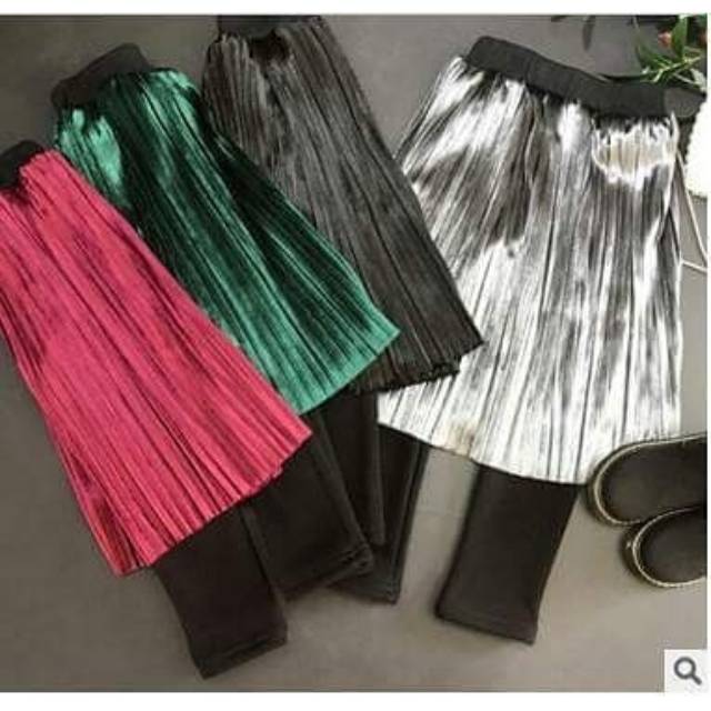 readyordoray zara pleated skirt. Sisa black 2t
