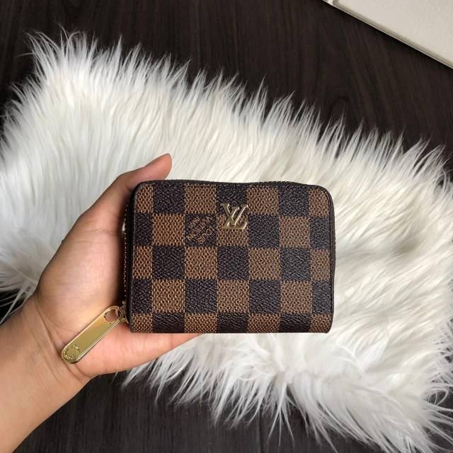 Dompet Kartu LV Motif Dan LV Embos Import Semprem