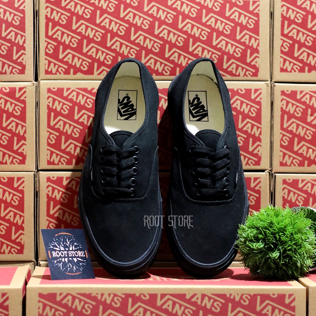 100% BNIB Sepatu Authentic All Black / Sneakers Authentic Full Black