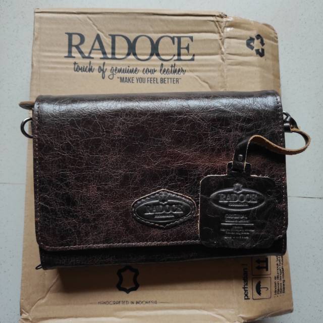 Tas kulit wanita Radoce