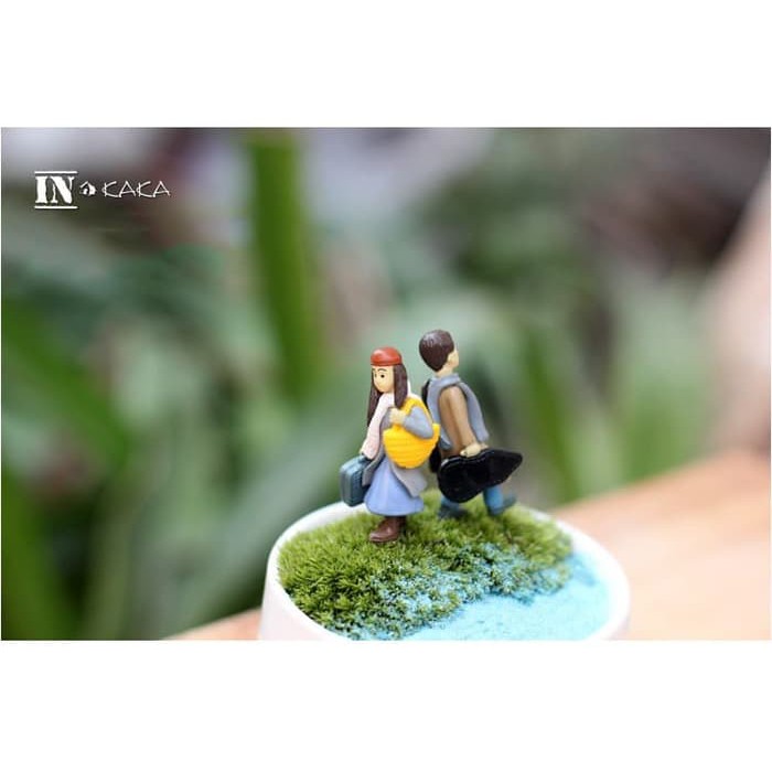 Miniatures - Man and Woman Traveler (1pcs)