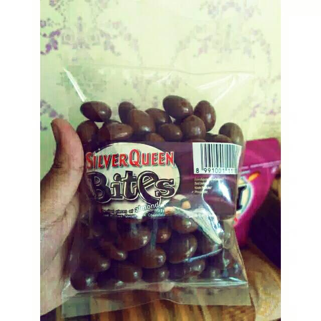 

Cokelat Silverqueen biters almond asli 100%asli