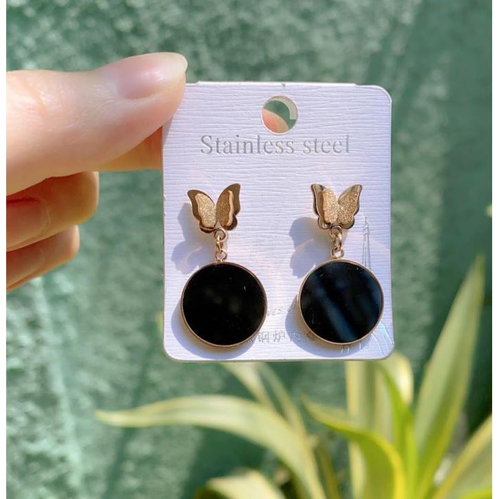 COD! anting titanium anti karat/ anting wanita kupukupu blackround / anting bulat kupukupu import