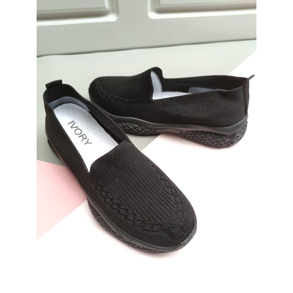 IVORY Sepatu Wanita Slip On Rajut Import U99-2