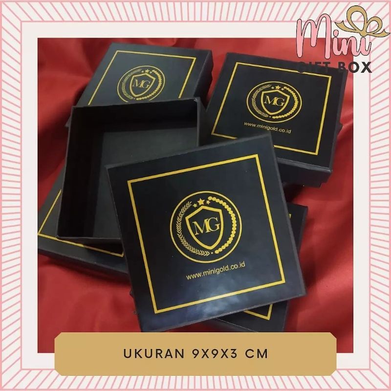 

Kotak untuk minigold ukuran 9x9x3 sudah termasuk cetak logo dan lapisan dalam