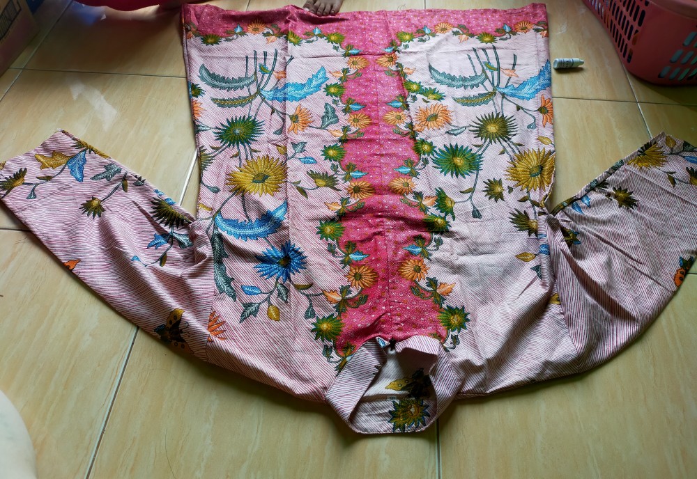 Emhabatik | Terlaris Serut Genes Jelita Tunic Navbor Yelbor Whitbor Creambor Tunik Batik Modern