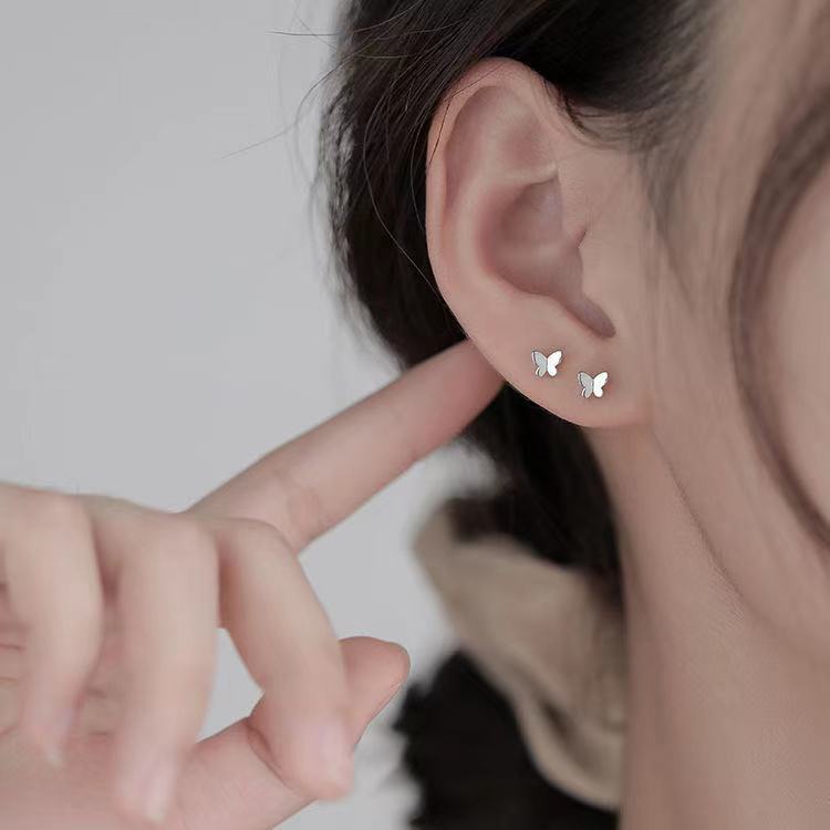 Anting Stud Bentuk Kupu-Kupu Geometris Asimetris Model Terbuka Warna Silver Untuk Wanita Hoops