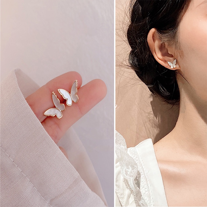 YEEZII Anting Stud Hypoallergenic Desain Kupu-Kupu Aksen Kristal Warna Emas Gaya Korea Untuk Wanita