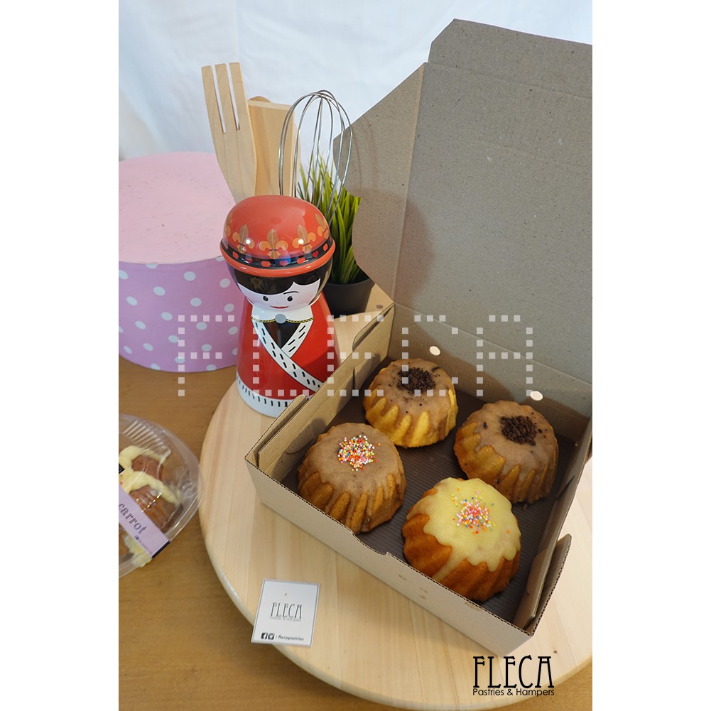 

HAMPERS BUNDTCAKE CUPCAKE SESERAHAN KUE ULANG TAHUN BIRTHDAY CAKE KADO HADIAH HAMPER TART