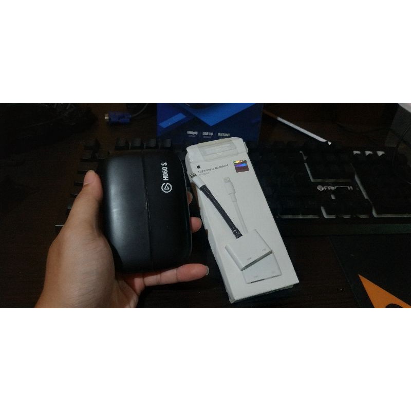 elgato HD60S dan adapter lightning to digital AV original